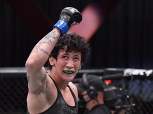 Unbelievable Showase of MMA Action: Jandiroba’s Stunning Submission of Lemos Steals the Show at UFC Fight Night!