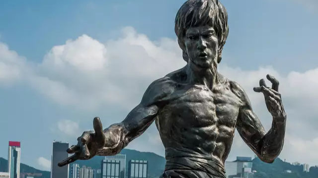 Bruce Lee Statue