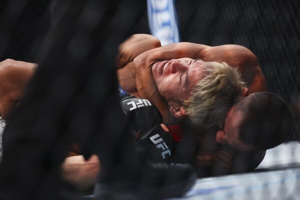 Alexandre Pantoja Submits Kai Asakura