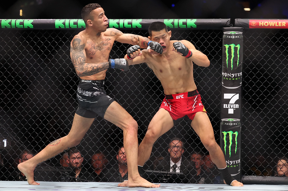 Carlos Prates Knocks Out Li Jingliang (UFC 305)