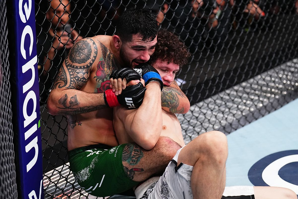 Anthony Hernandez Submits Roman Kopylov